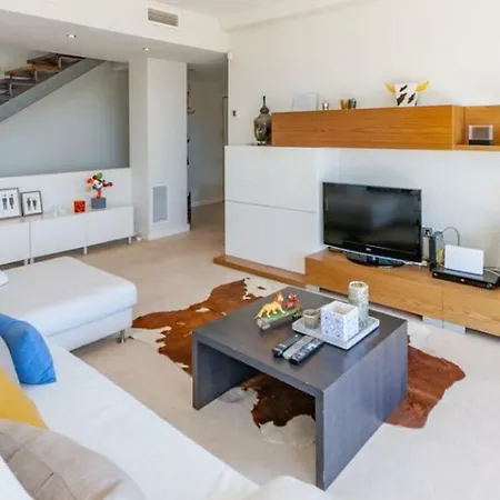 Uamue Villa *